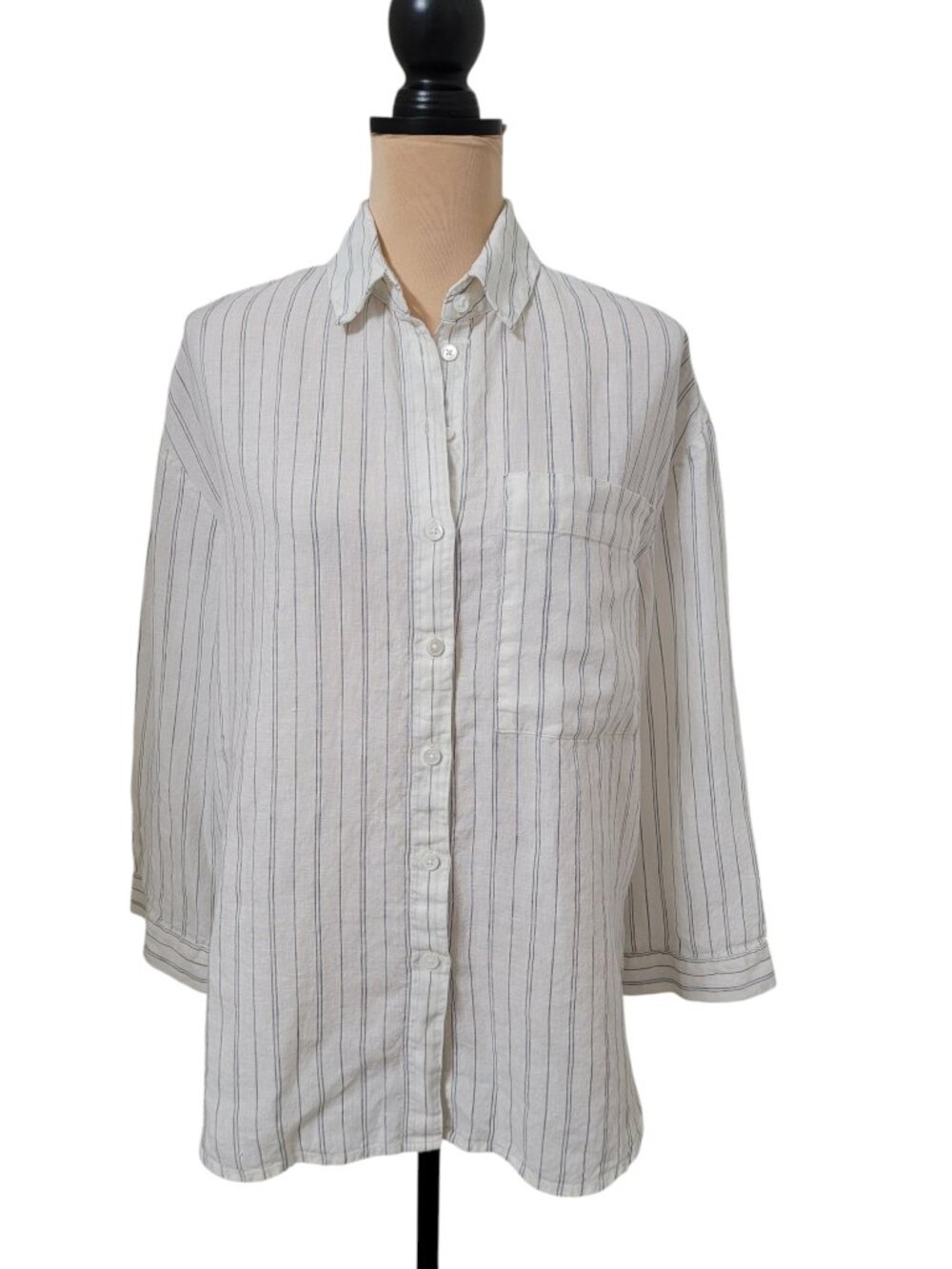 Banana Republic Size S White eith Blue-Gray Stripe Linen Button Down Shirt
